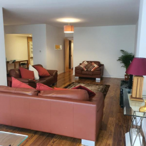 Modern Apt @Tramway Theatre (2bed2bath), Glasgow